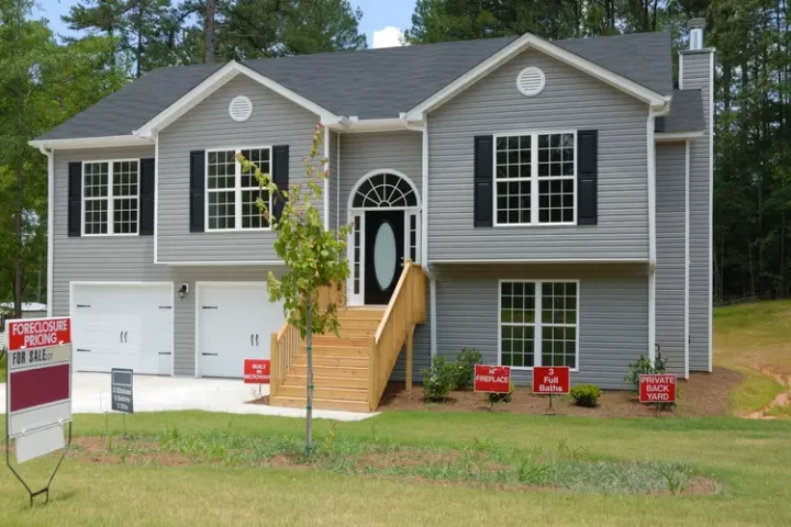 How to choose a house for sale