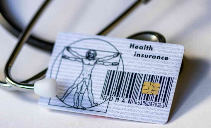 Stetoscope and health insurance card